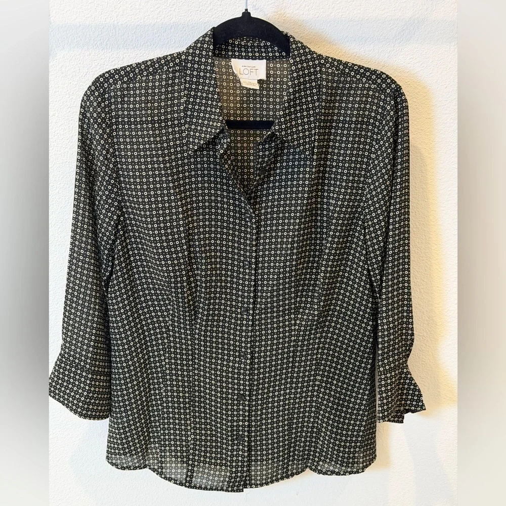 Ann Taylor LOFT Black & Ivory Geo Print Button Blouse Size 10 - Picture 1 of 5